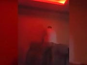 kadin kesin komsulari rahtsiz etmistir