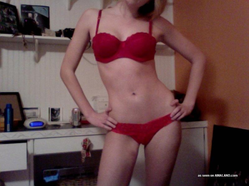 Blonde bimbo strips naked on cam